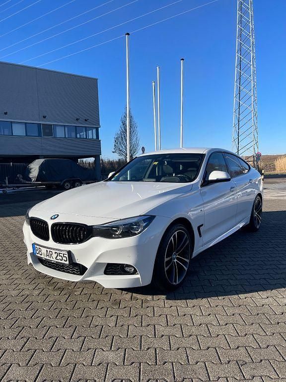 Weiß Gebraucht 2019 BMW 320 Gran Turismo M Sport Limousine | 22.990 € (Teuer) - Bild 1/4
