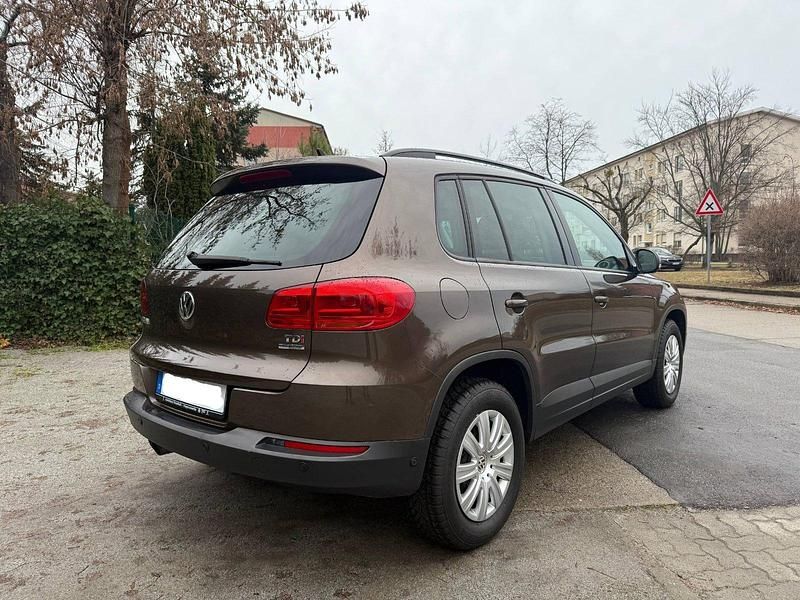 Braun Gebraucht 2011 VW Tiguan SUV | 9.999 € (Fairer Preis) - Bild 1/4
