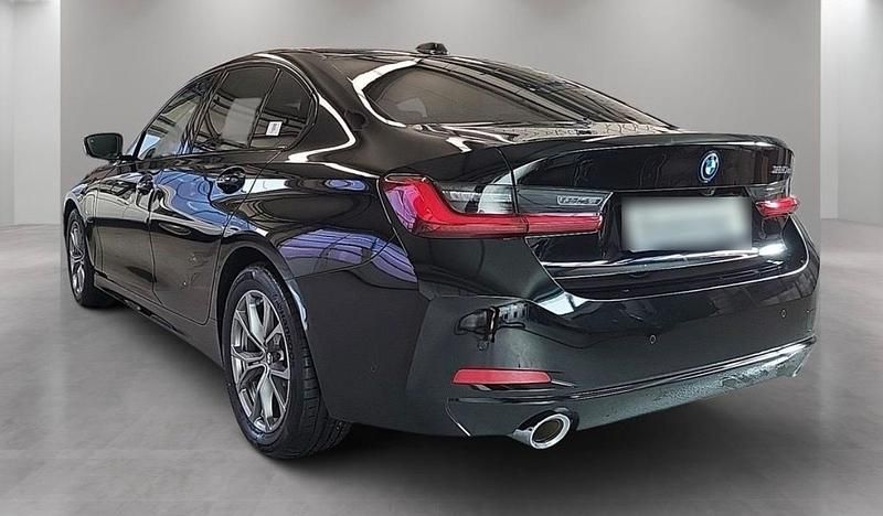 Second-hand BMW 320e 204 CP (150 kW) 2022 Negru Berlinǎ