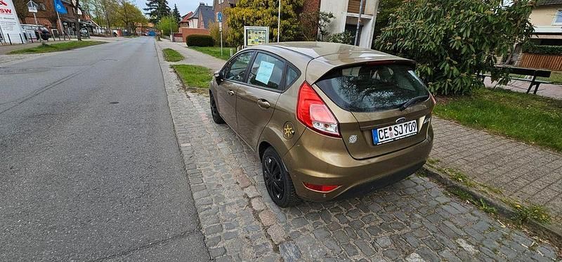Gebraucht Ford Fiesta 82 PS (60 kW) 2013 Gold Kleinwagen