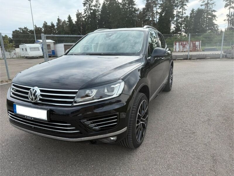 Schwarz Gebraucht 2017 VW Touareg Executive SUV | 32.700 € (Teuer) - Bild 1/4
