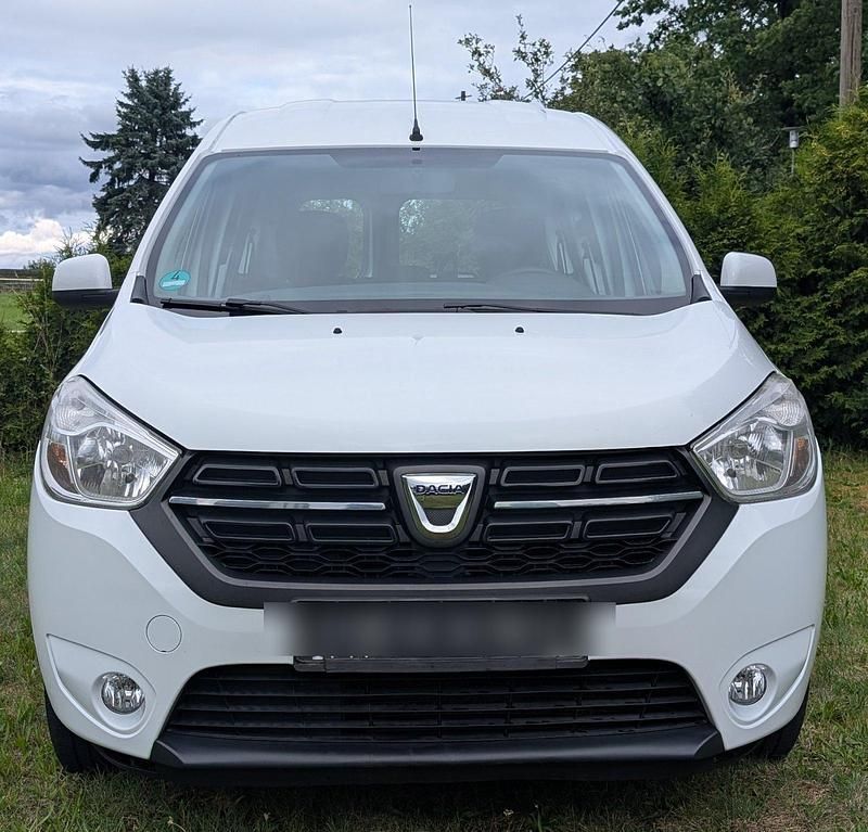 Weiß Gebraucht 2017 Dacia Dokker Van | 7.800 € (Guter Preis) - Bild 1/4