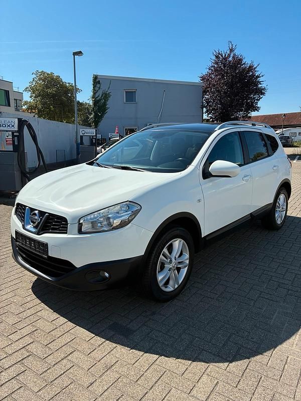 Weiß Gebraucht 2011 Nissan Qashqai +2 SUV | 8.799 € (Etwas zu teuer) - Bild 1/4