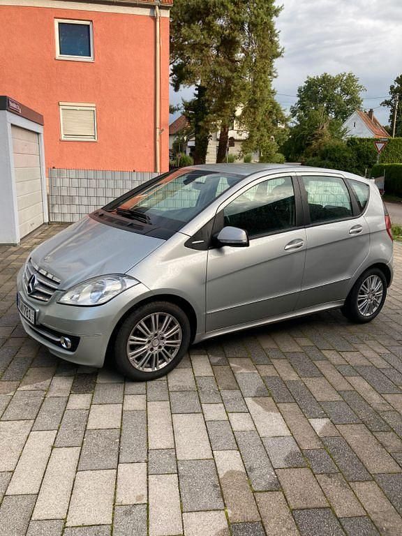 Silber Gebraucht 2009 Mercedes A180 Elegance Van / Kleinbus | 4.500 € (Guter Preis) - Bild 1/4