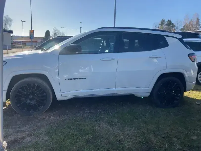 Gebraucht Jeep Compass 131 PS (96 kW) 2024 Weiß SUV