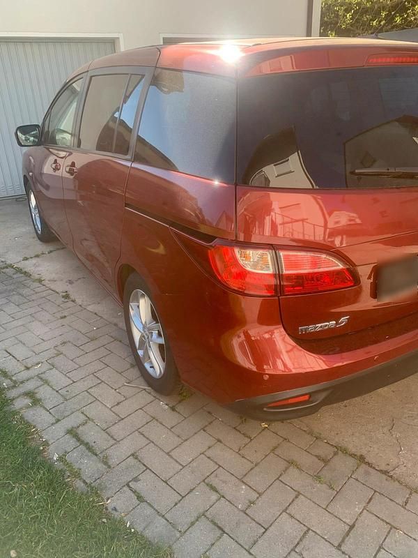Gebraucht Mazda 5 115 PS (84 kW) 2011 Rot Van / Kleinbus