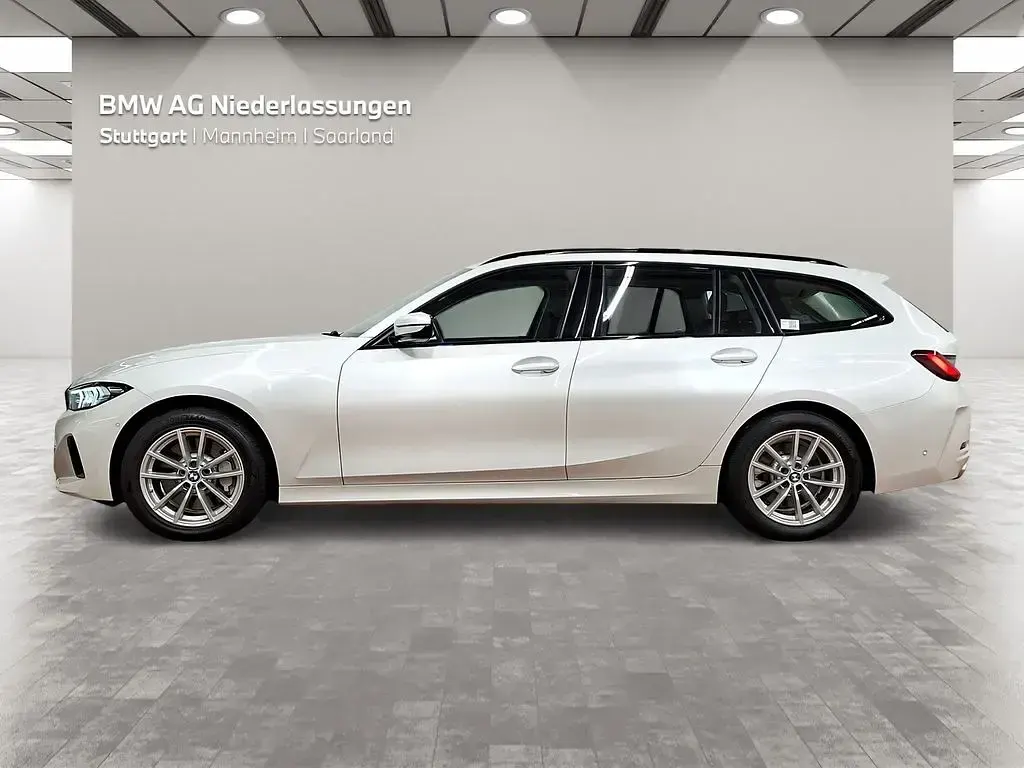 Gebraucht BMW 330 Sport Line 286 PS (210 kW) 2023 Weiß Kombi