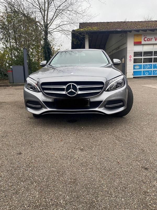 Grau Gebraucht 2015 Mercedes C180 AMG Limousine | 18.500 € (Fairer Preis) - Bild 1/4