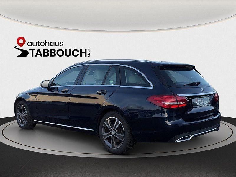 Gebraucht Mercedes C250 204 PS (150 kW) 2015 Blau Limousine