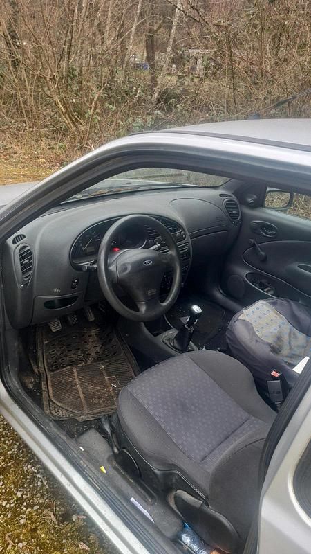 Grau Gebraucht 2002 Ford Fiesta Kleinwagen | 250 € (Superpreis) - Bild 1/4