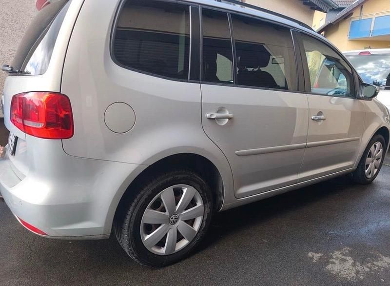 Gebraucht VW Touran 105 PS (77 kW) 2012 Silber Van / Kleinbus