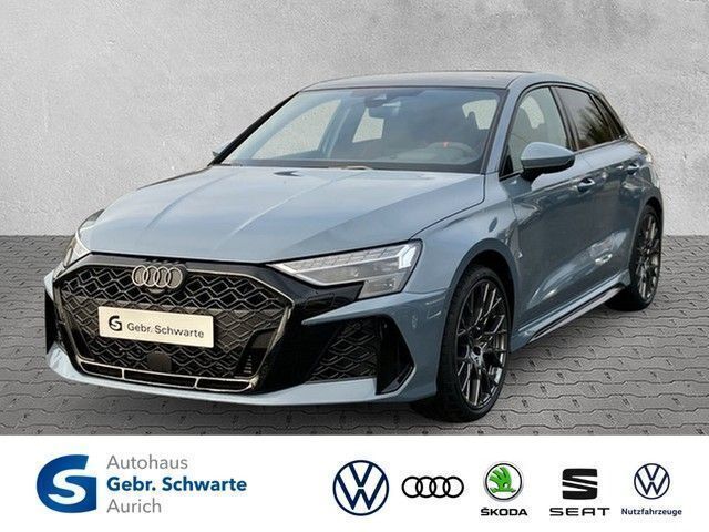 Kemoragrau metallic Gebraucht 2025 Audi RS3 Sportback Ambiente Kleinwagen | 73.490 € (Etwas zu teuer) - Bild 1/4