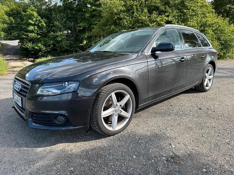 Grau Gebraucht 2011 Audi A4 Kombi | 6.600 € - Bild 1/3