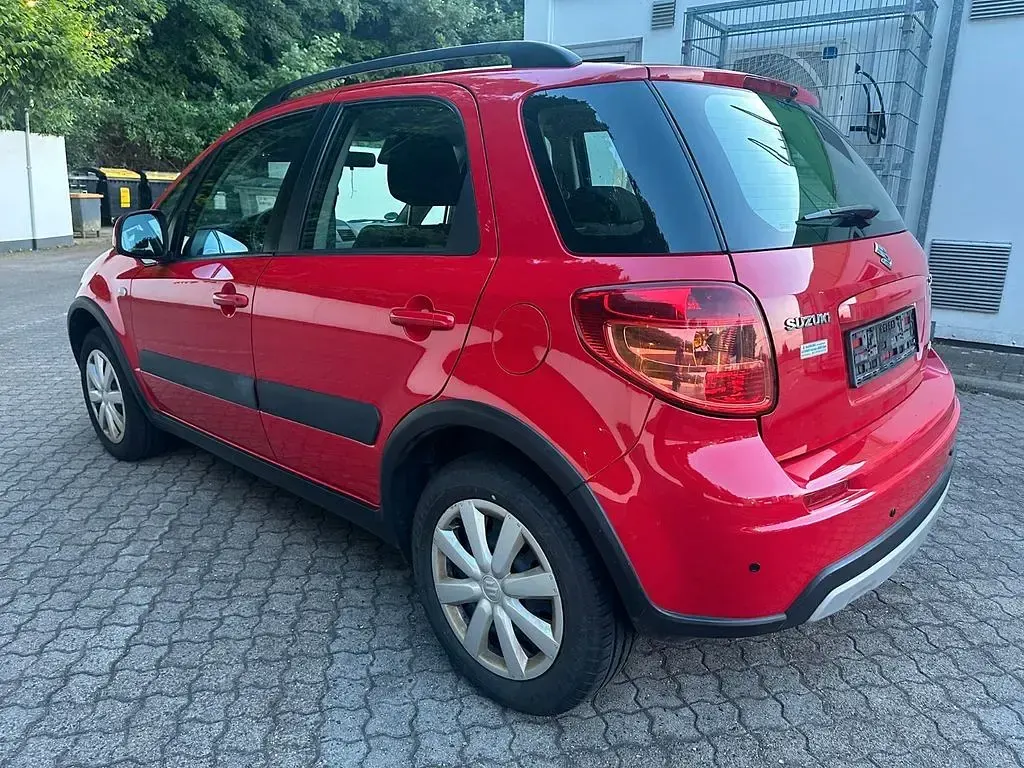 Gebraucht Suzuki SX4 120 PS (88 kW) 2013 Rot Limousine