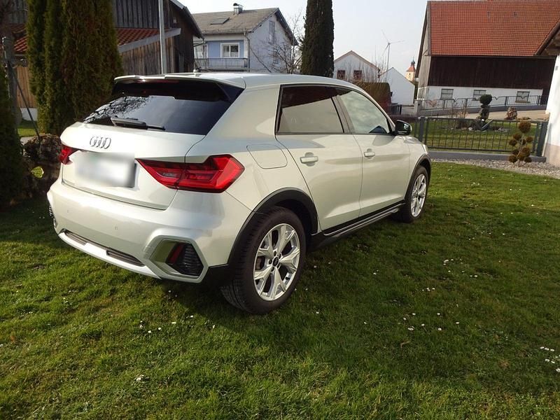 Gebraucht Audi A1 S-Line 150 PS (110 kW) 2024 Silber SUV