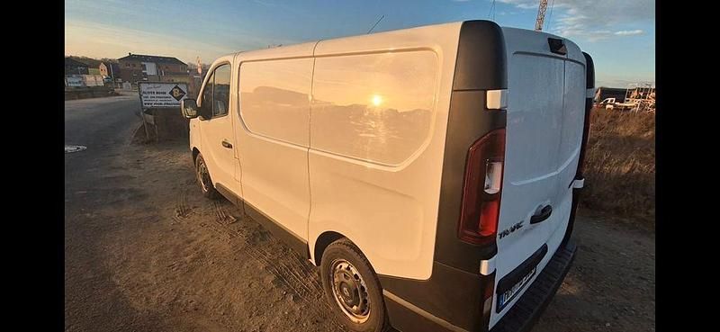 Weiß Gebraucht 2015 Renault Trafic Van / Kleinbus | 7.600 € (Superpreis) - Bild 1/4