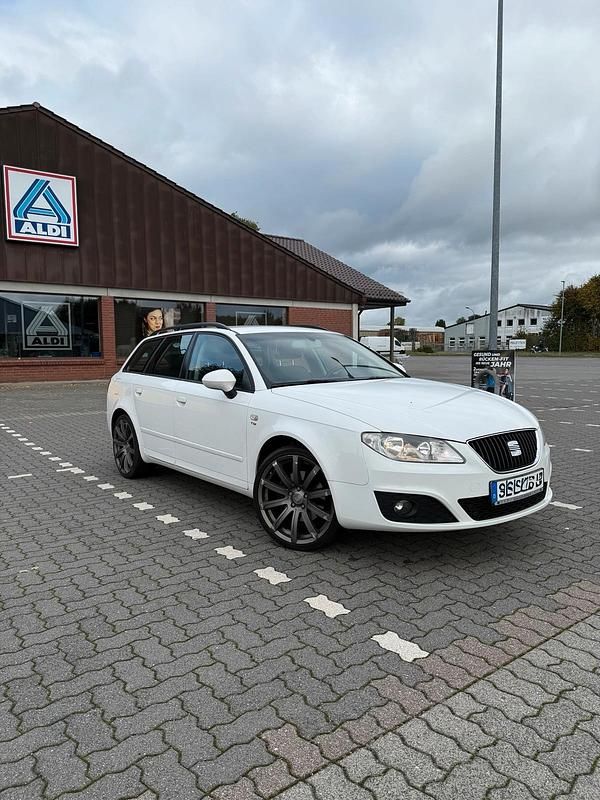 Weiß Gebraucht 2011 Seat Exeo Kombi | 6.900 € (Teuer) - Bild 1/4
