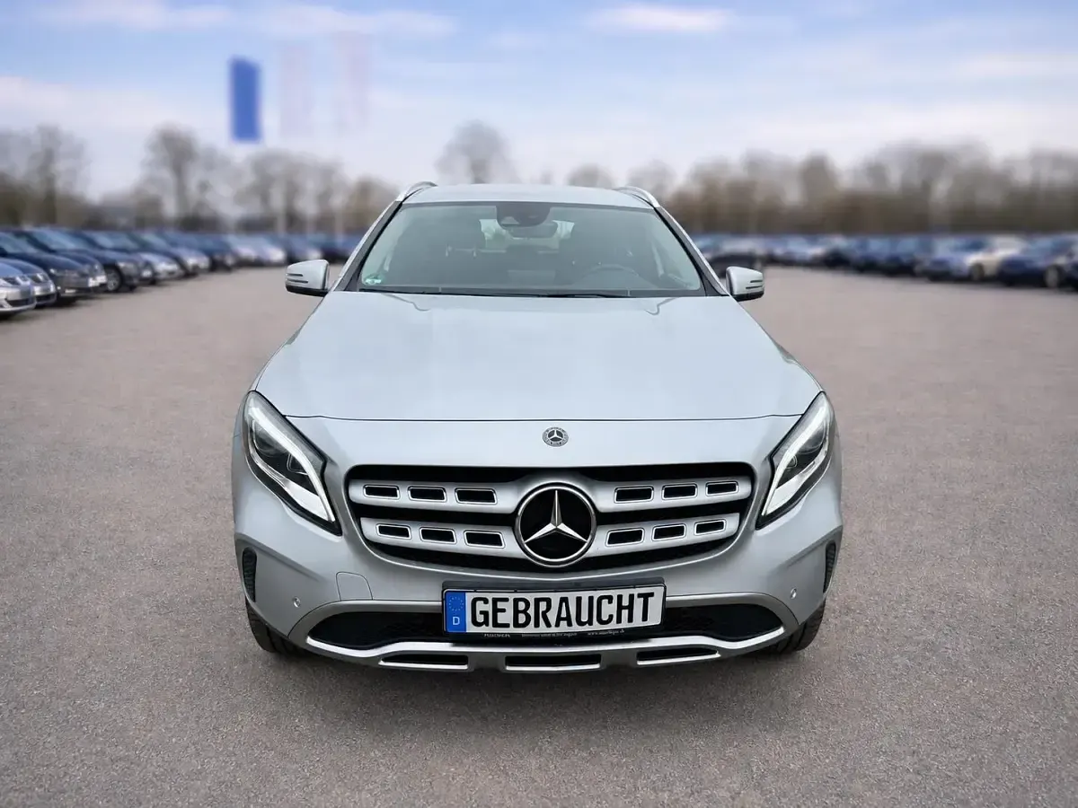 Gebraucht Mercedes GLA180 122 PS (89 kW) 2019 Grau SUV