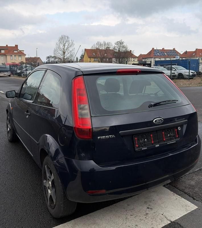 Gebraucht Ford Fiesta 60 PS (44 kW) 2005 Blau Kleinwagen