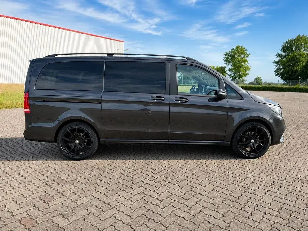 Gebraucht Mercedes V300 AMG 237 PS (174 kW) 2021 Grau Van / Kleinbus