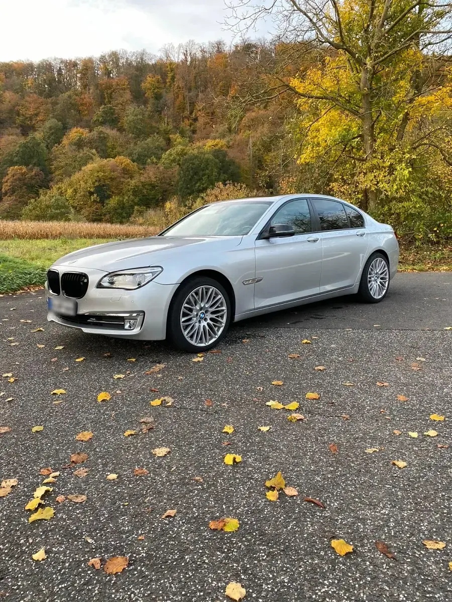 Gebraucht BMW 740 320 PS (235 kW) 2012 Silber Limousine