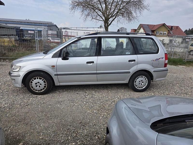 Gebraucht Mitsubishi Space Wagon 150 PS (110 kW) 1999 Silber Van / Kleinbus