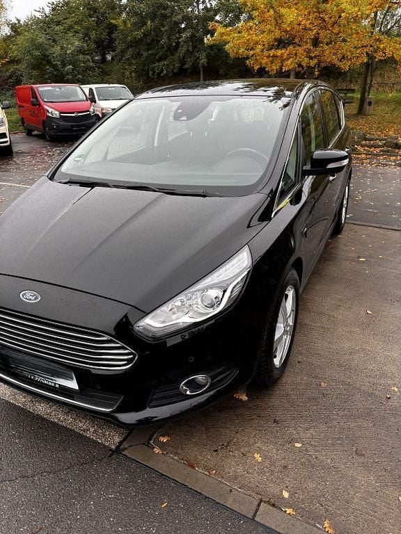 Schwarz Gebraucht 2019 Ford S-MAX Titanium Van / Kleinbus | 13.800 € (Guter Preis) - Bild 1/4