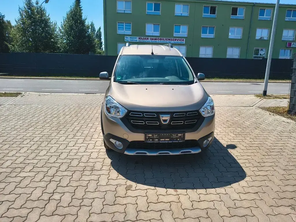 Gebraucht Dacia Dokker Stepway 95 PS (69 kW) 2020 Gold Van / Kleinbus