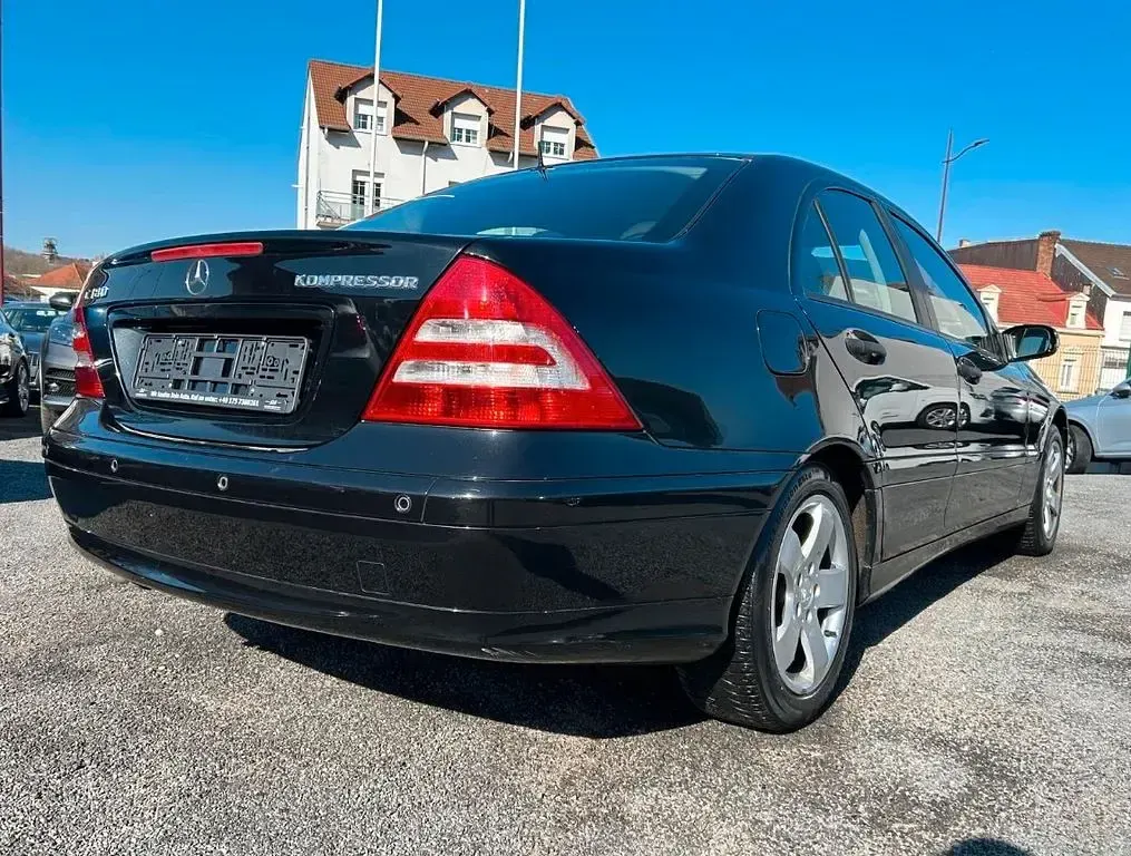 Gebraucht Mercedes C180 143 PS (105 kW) 2007 Schwarz Limousine