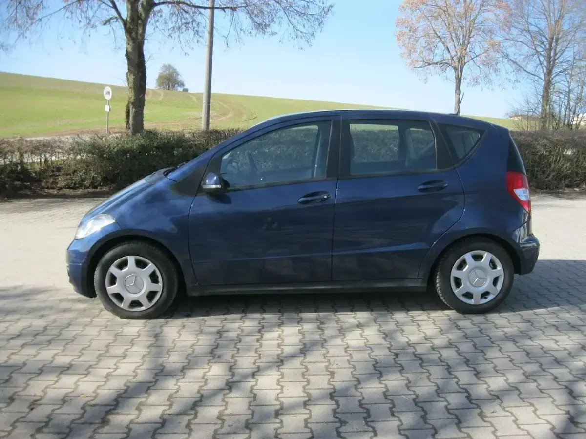 Gebraucht Mercedes A150 95 PS (69 kW) 2012 Blau Limousine
