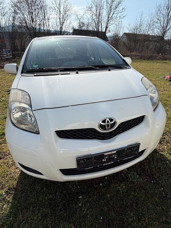 Gebraucht Toyota Yaris 101 PS (74 kW) 2010 Weiß Kleinwagen