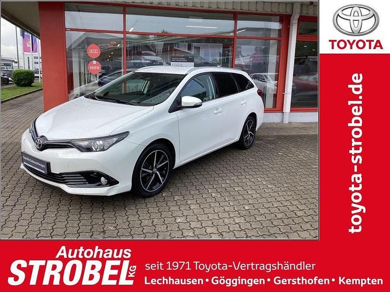 Schneeweiß Gebraucht 2018 Toyota Auris Team Kombi | 14.980 € (Etwas zu teuer) - Bild 1/4