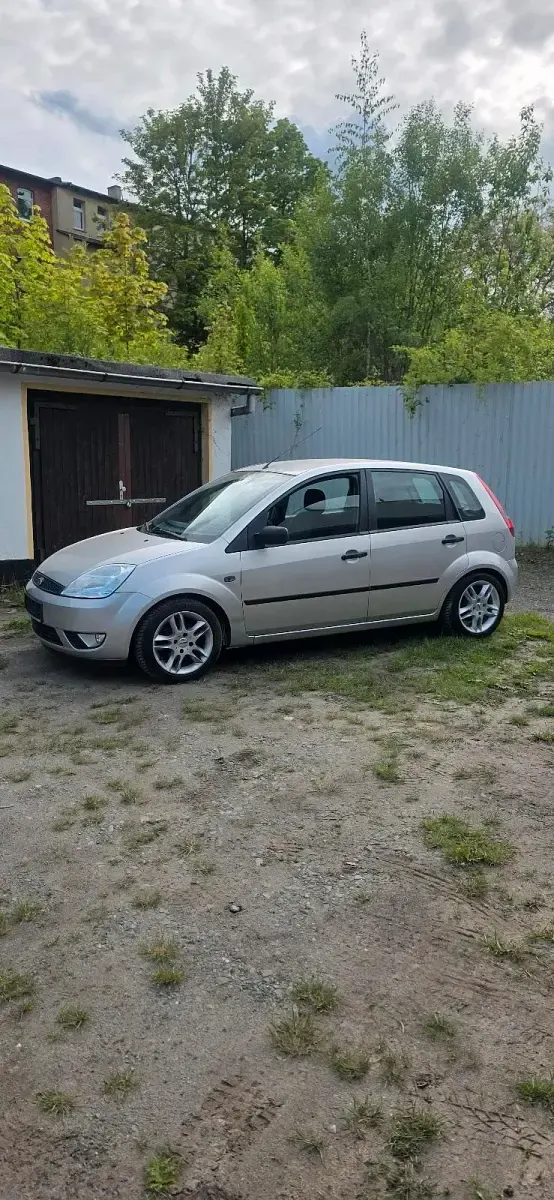 Gebraucht Ford Fiesta 69 PS (50 kW) 2003 Silber Kleinwagen