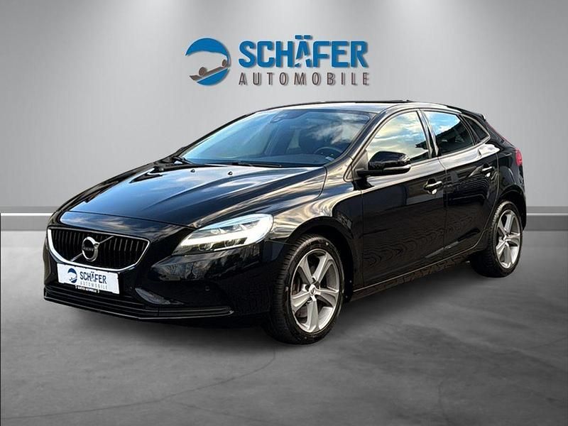 Onyx black metallic Gebraucht 2017 Volvo V40 Momentum Kombi | 12.950 € (Fairer Preis) - Bild 1/4
