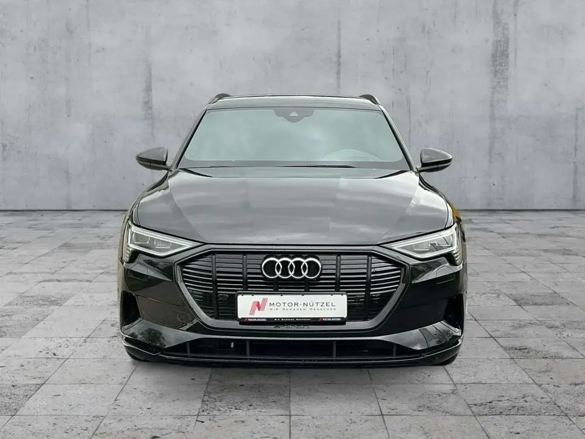 Używany Audi e-tron Advanced Plus 300 kW (408 KM) 2021 Czarny SUV