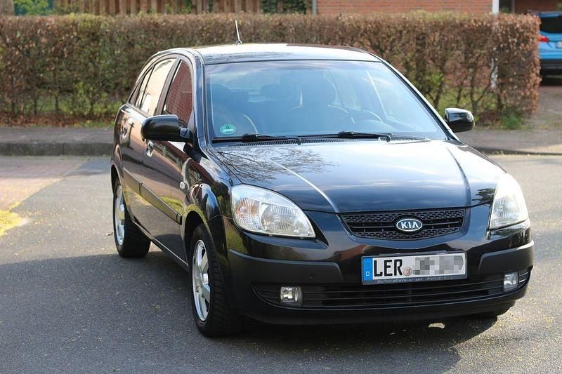 Gebraucht Kia Rio EX 97 PS (71 kW) 2006 Schwarz Limousine