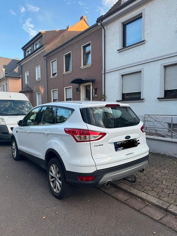 Gebraucht Ford Kuga 120 PS (88 kW) 2015 Weiß SUV