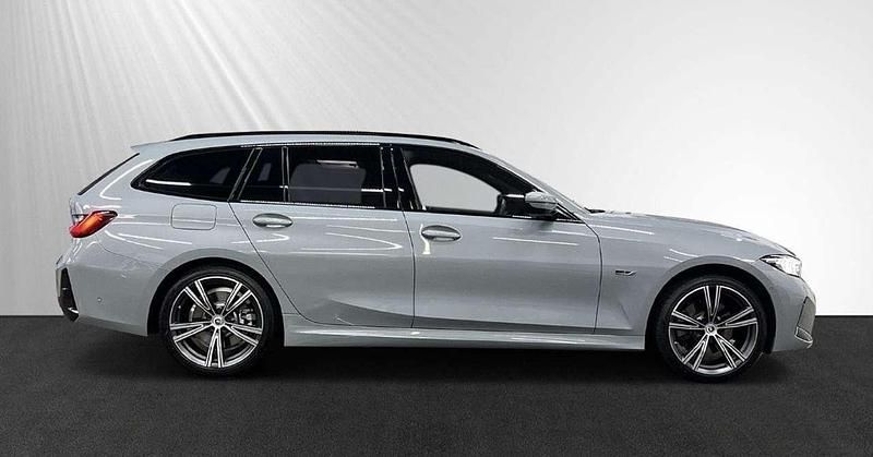 Gebraucht BMW 330e M Sport 292 PS (214 kW) 2022 Grau Kombi