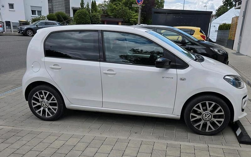 Weiß Gebraucht 2013 VW up! Groove Kleinwagen | 7.900 € (Fairer Preis) - Bild 1/4