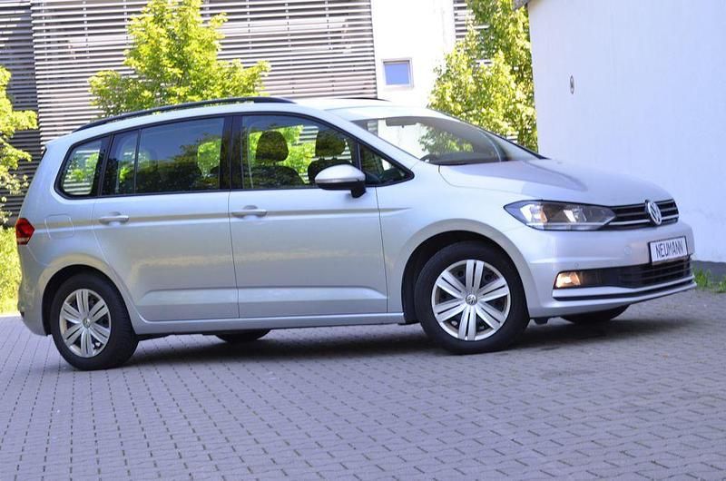 Gebraucht VW Touran Trendline 116 PS (85 kW) 2019 Silber Van / Kleinbus