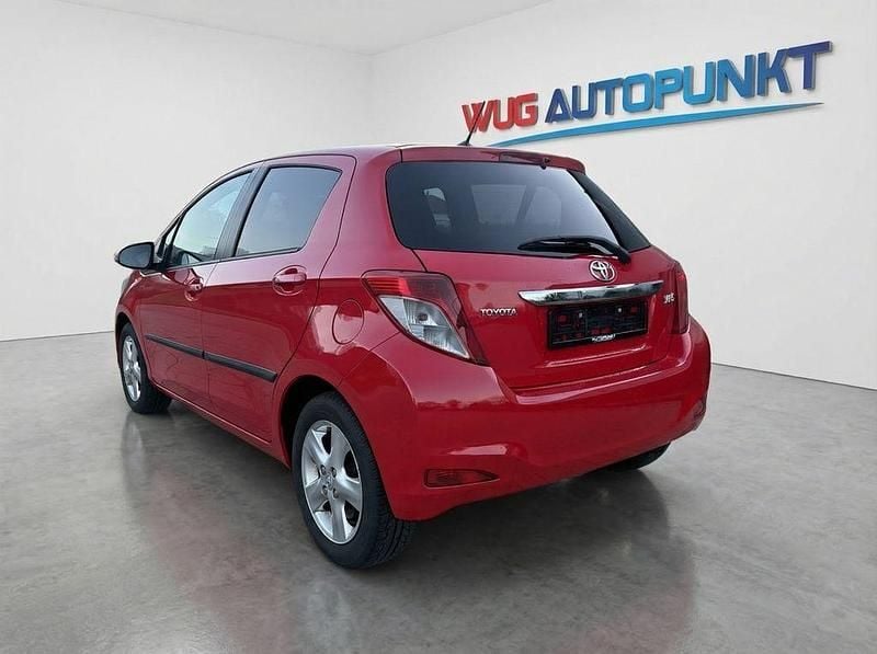 Gebraucht Toyota Yaris 99 PS (72 kW) 2012 Rot Kleinwagen