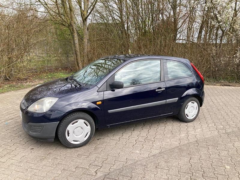 Gebraucht Ford Fiesta Ambiente 60 PS (44 kW) 2006 Blau Kleinwagen