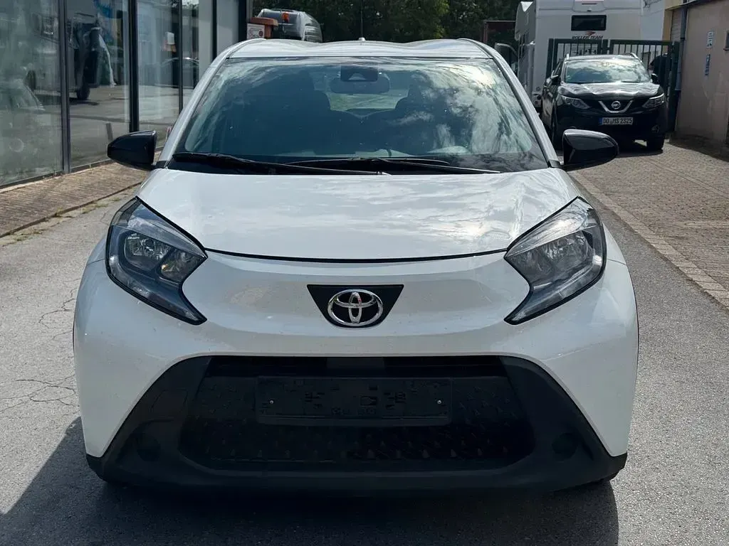 Gebraucht Toyota Aygo X X-play 72 PS (52 kW) 2023 Weiß SUV