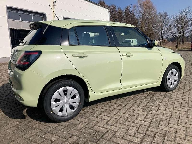 Neu Suzuki Swift 83 PS (61 kW) 2025 Gelb Kleinwagen