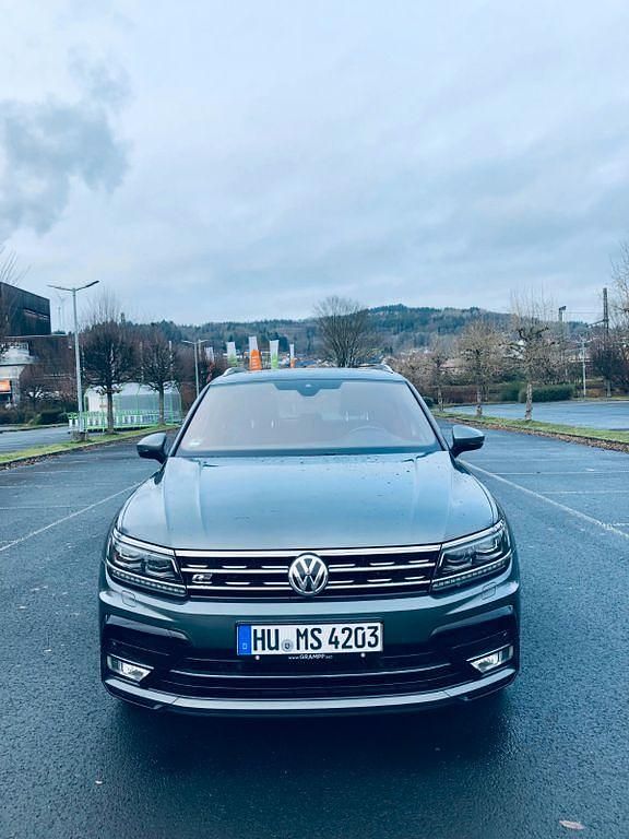 Grau Gebraucht 2016 VW Tiguan Highline SUV | 19.100 € - Bild 1/4