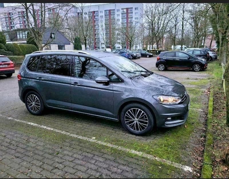 Gebraucht VW Touran 150 PS (110 kW) 2018 Grau Van / Kleinbus