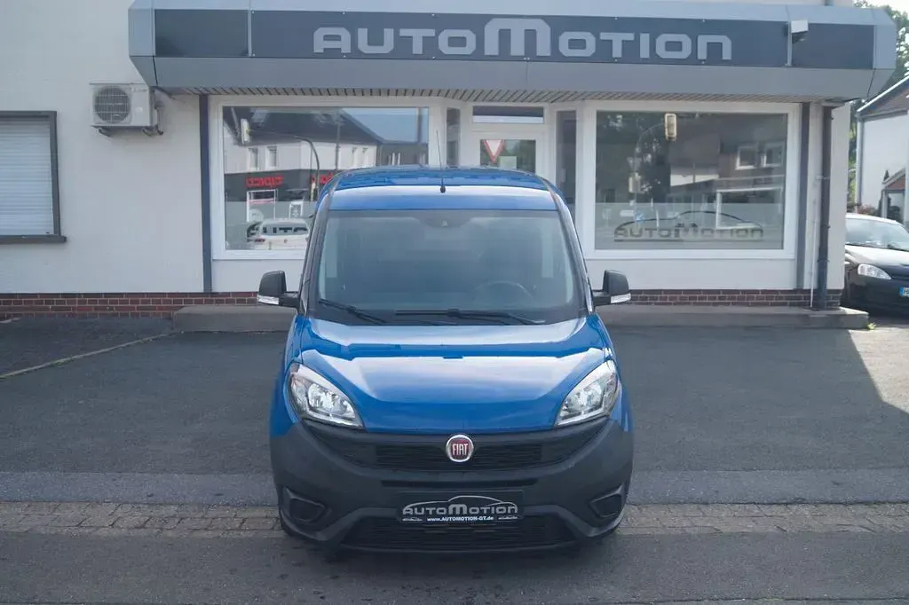 Gebraucht Fiat Doblò 105 PS (77 kW) 2019 Blau Van / Kleinbus