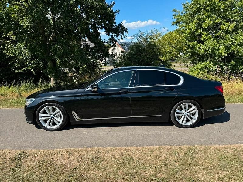 Gebraucht BMW 750 449 PS (330 kW) 2016 Limousine