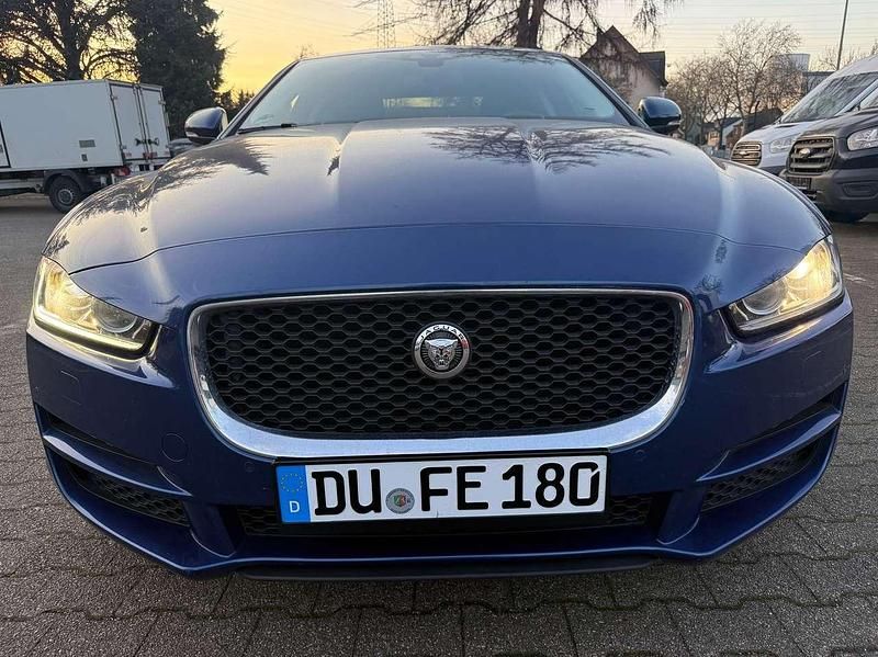 Usata Jaguar XE Prestige 179 CV (131 kW) 2016 Blu Berlina