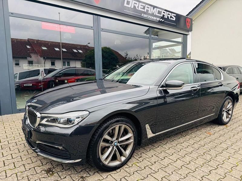 Gebraucht BMW 750 Sport Line 449 PS (330 kW) 2017 Grau Limousine